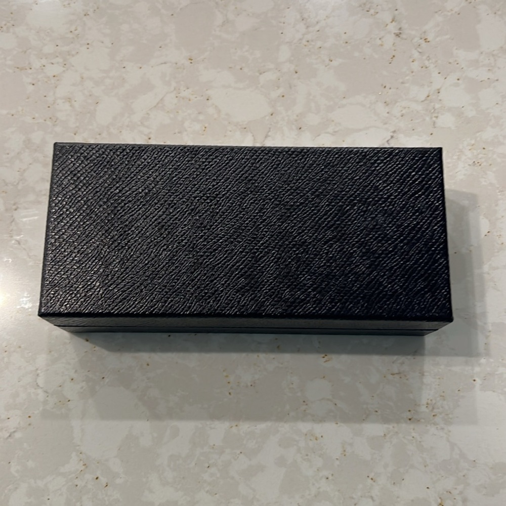 Prada Box - Picture 3 of 7
